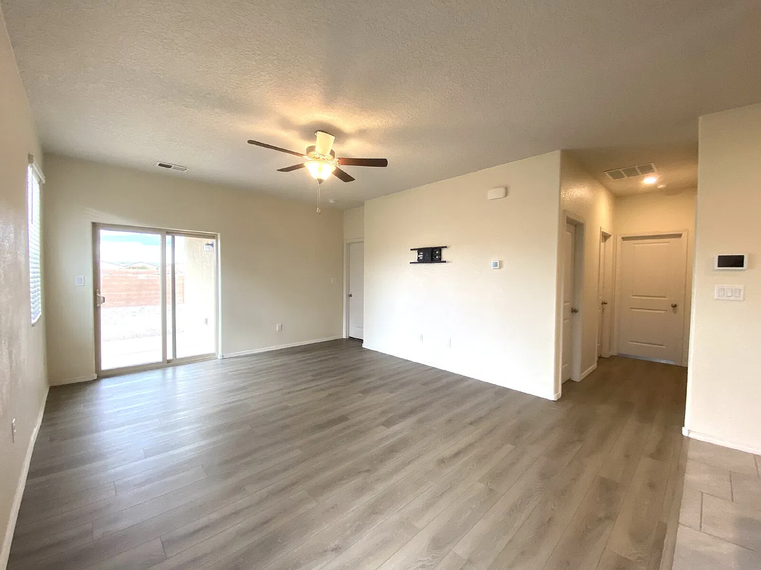 3 bed, 2.0 bath, 1455 sqft, $2,195 — Photo 4