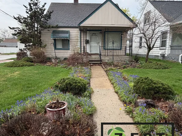 24601 Andover Dr, Dearborn Heights, MI 48125