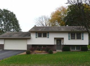 1611 Cliffview Dr, Holmen, WI 54636