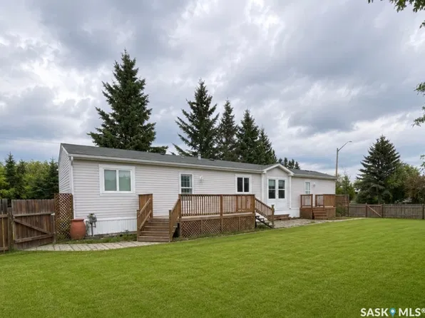 309 2nd Street NW, Goodsoil, SK S0M 1A0