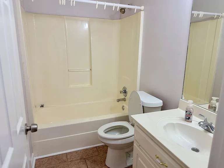 1136 Fieldstone Dr — Photo 7