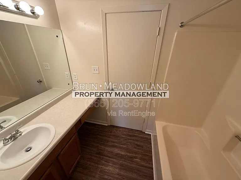 10409 Victoria Dr #D — Photo 34