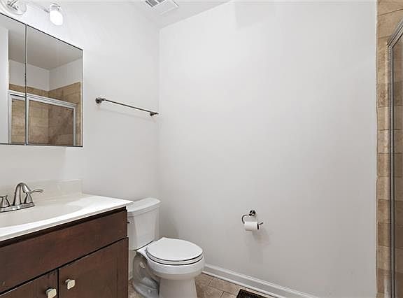 3rd image of 443 Whiton St #2