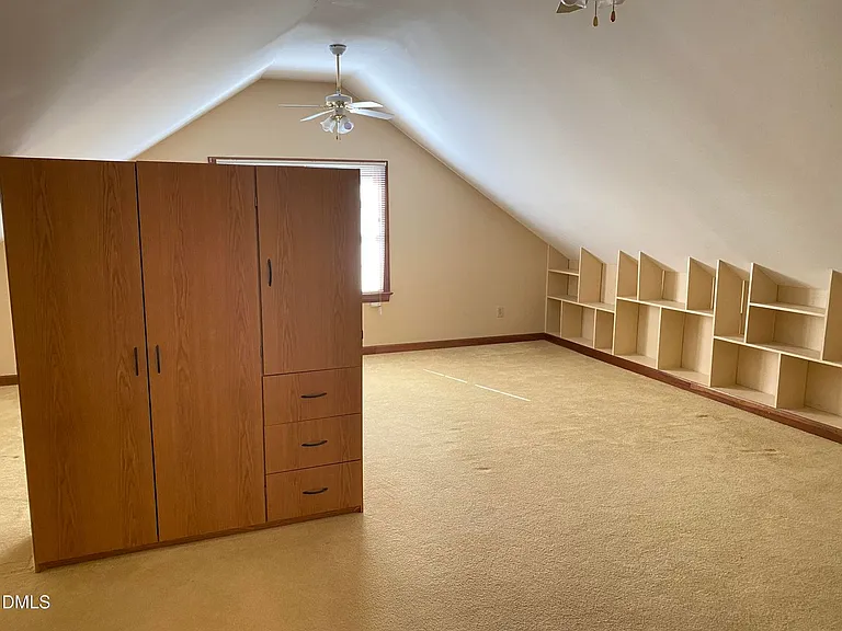 5 Trump Ct — Photo 4