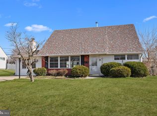 30 Conifer Rd, Levittown, PA 19057