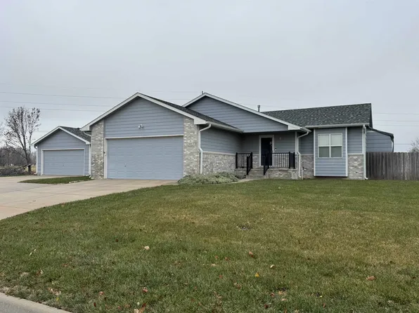 602 S Meadows Dr, Hesston, KS 67062