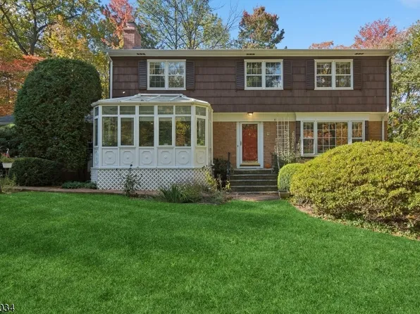 27 Tall Timbers Rd, Watchung Boro, NJ 07069