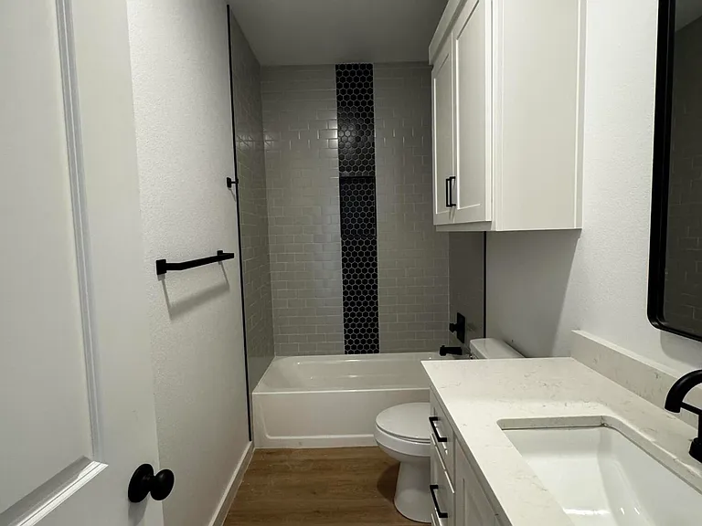 1207 Corpus Ave #B — Photo 8