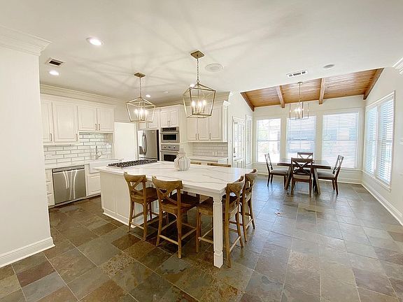 Kitchen/ Breakfast Area