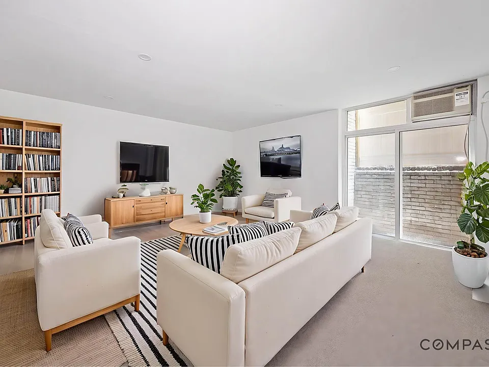 88 Fulton St #L12