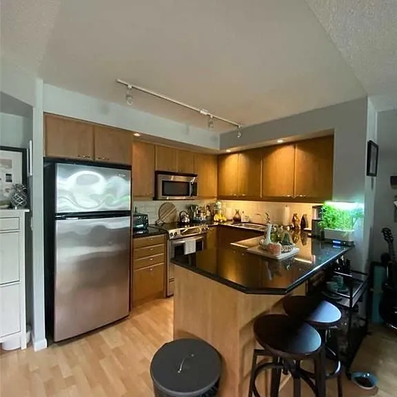 15 Stafford St #406 — Photo 5