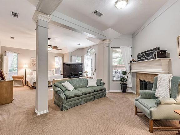 2nd image of 1513 Shadywood Ln