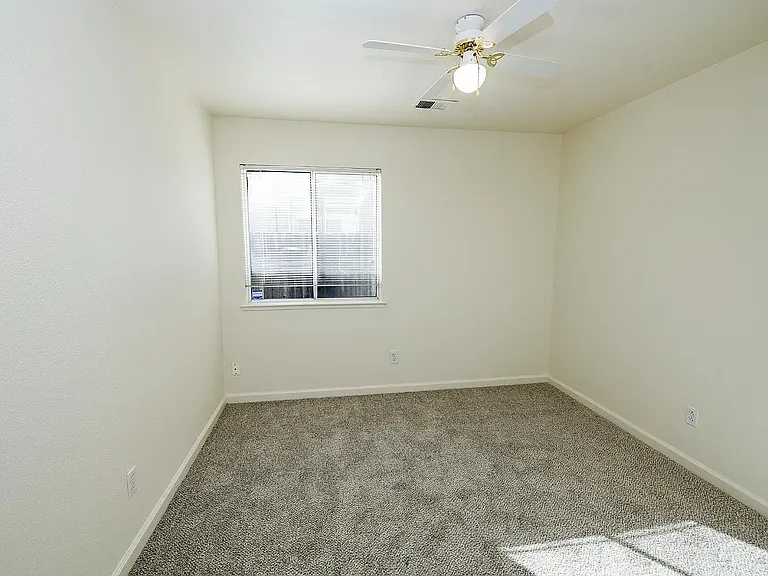 2012 Spring Ln — Photo 17