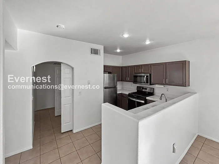 5922 W Vegas Dr — Photo 7