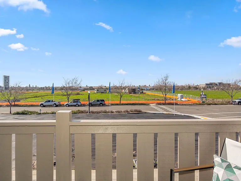 Spacious Townhomes in Provence at Natomas — Photo 89
