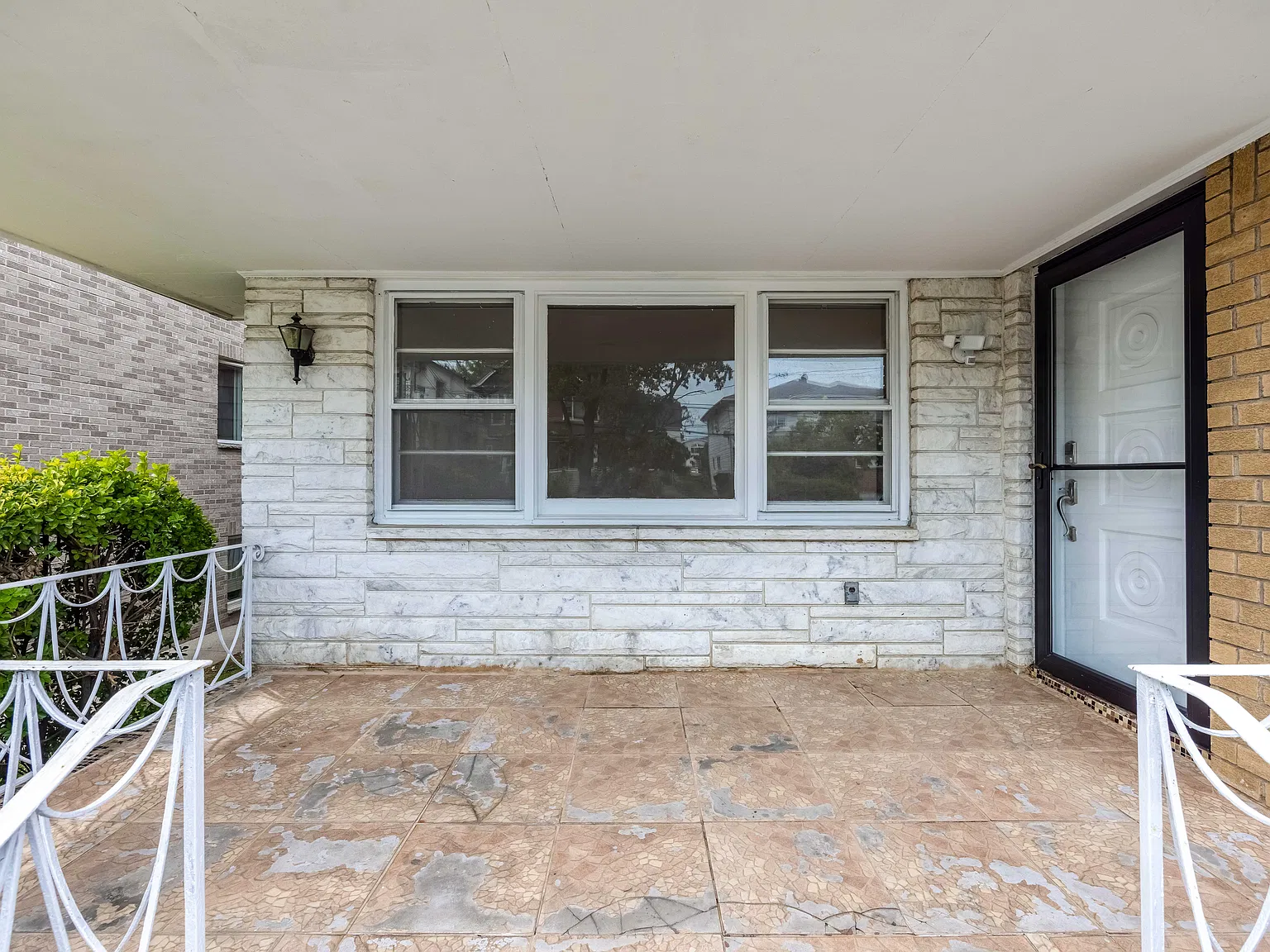 3 bed, 1.5 bath, $3,300 — Photo 2