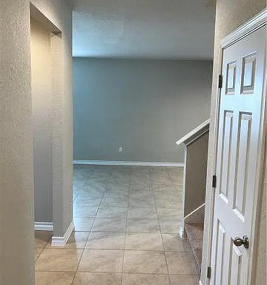 10808 Mickelson Dr — Photo 2
