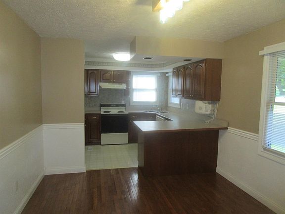 2nd image of 227 Winn St