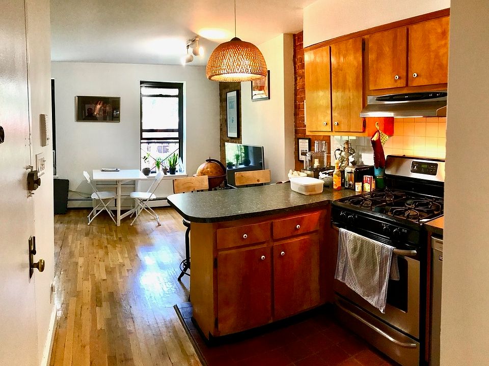 1st image of 479 Pacific St #4