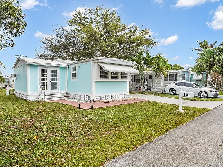 1680 SW 84th Ave — Photo 12