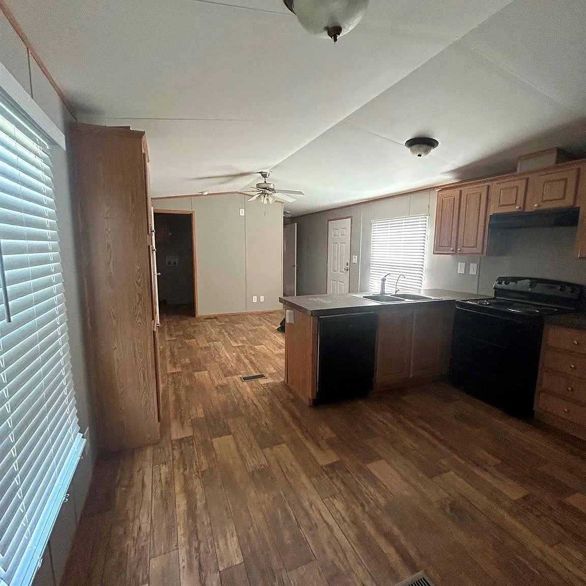 3 bed, 2.5 bath, 1026 sqft, $1,500 — Photo 4