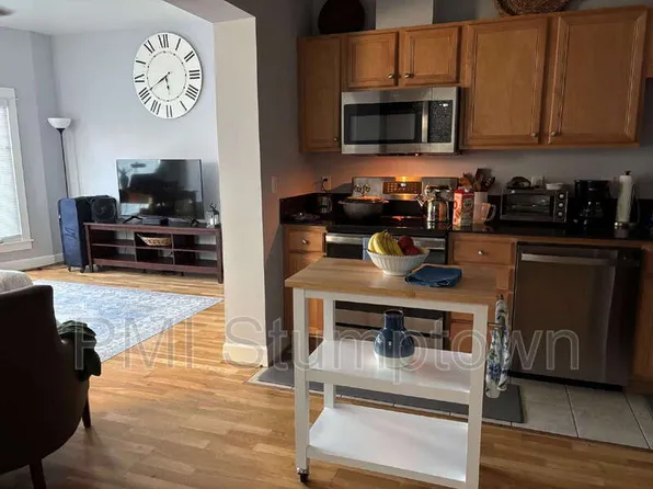 1714 NW Couch St, Portland, OR