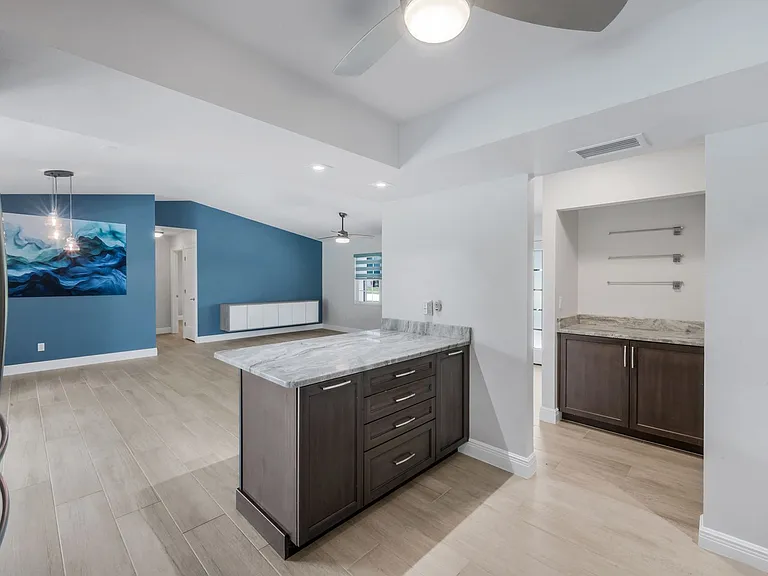 2212 SE 7th St — Photo 14