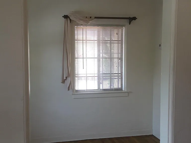 1215 E Mabel St — Photo 3