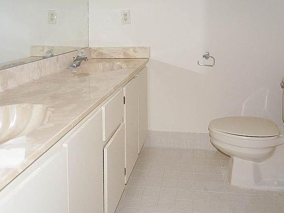 5th image of 10650 NW 32nd St