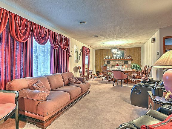 3rd image of 226 Avondale Ln