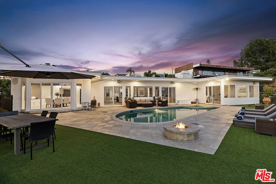 4 bed, 4.5 bath, 6259 sqft, $25,000 — Photo 1