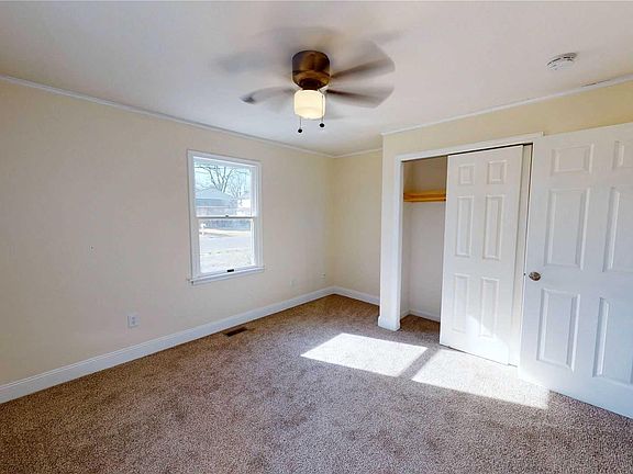 3rd image of 15 Bay Ave