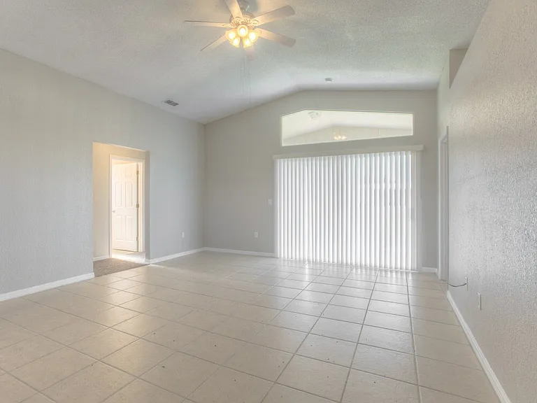4944 Palm View Dr N — Photo 2