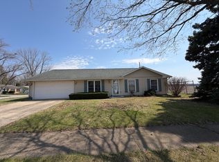 1002 Goldenview Dr, Champaign, IL 61821