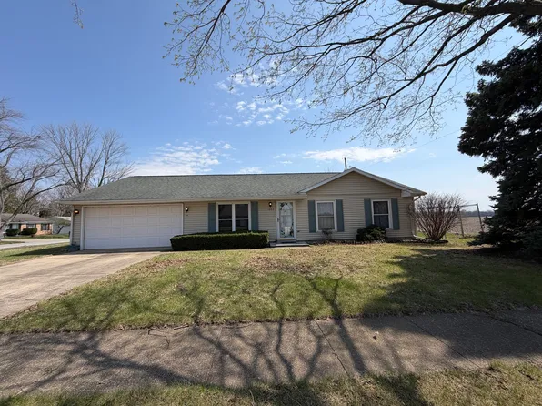 1002 Goldenview Dr, Champaign, IL 61821