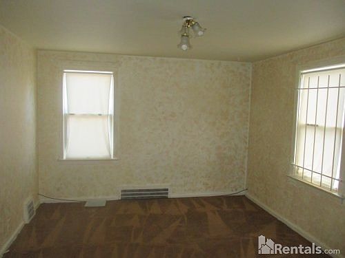 5th image of 11342 Grandville Ave