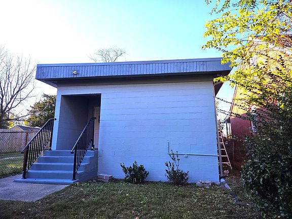 2nd image of 2224 Marshall Ave #C