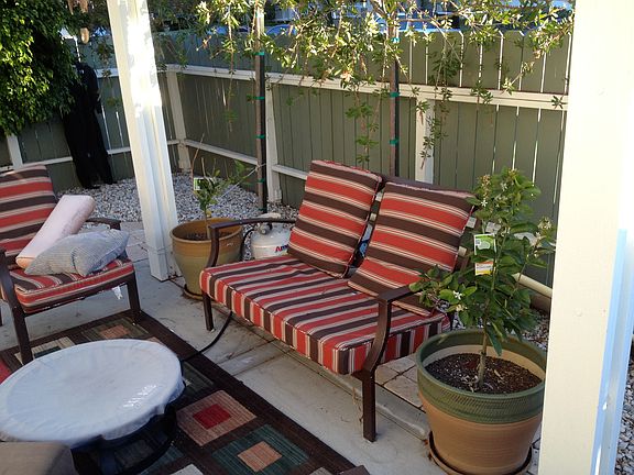 great fenced side patio