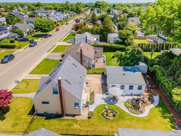 9 Jamaica Avenue, Plainview, NY 11803