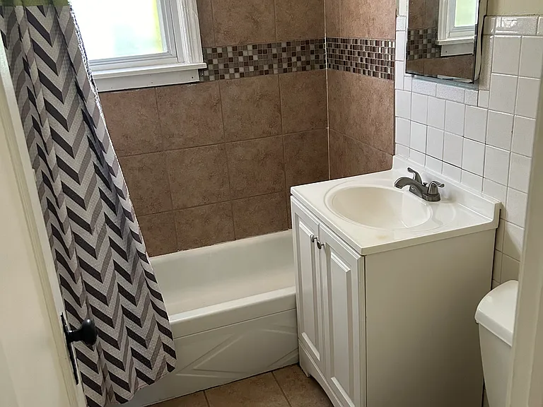 3109 W 2nd St #2 — Photo 2
