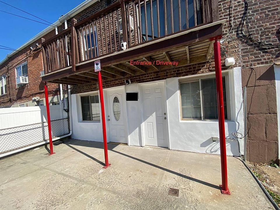 Entrance / driveway