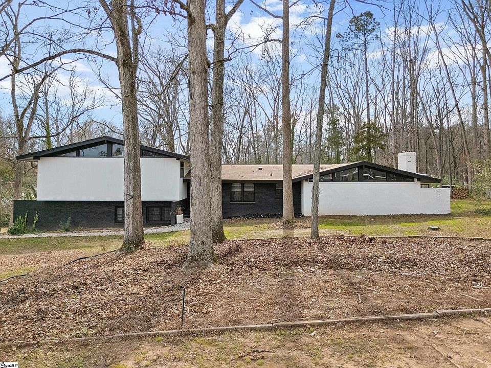 1st image of 401 Clairmont Dr