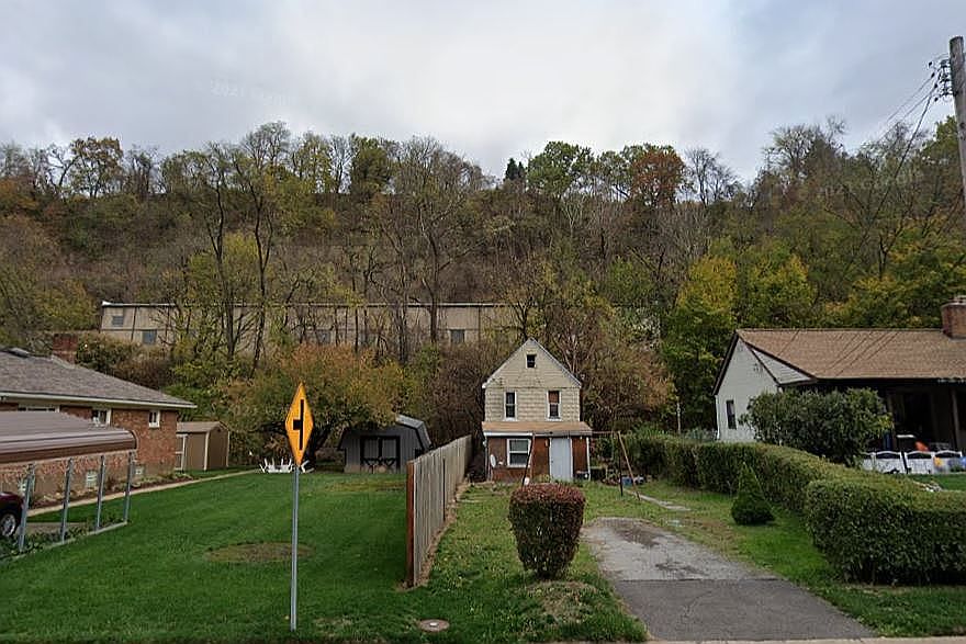 2nd image of 931 Forest Ave