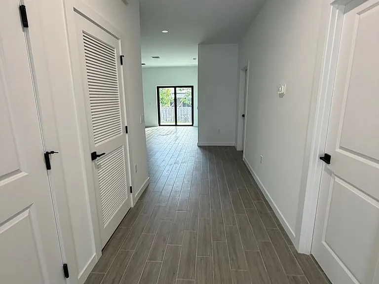 5240 26th St SW — Photo 2