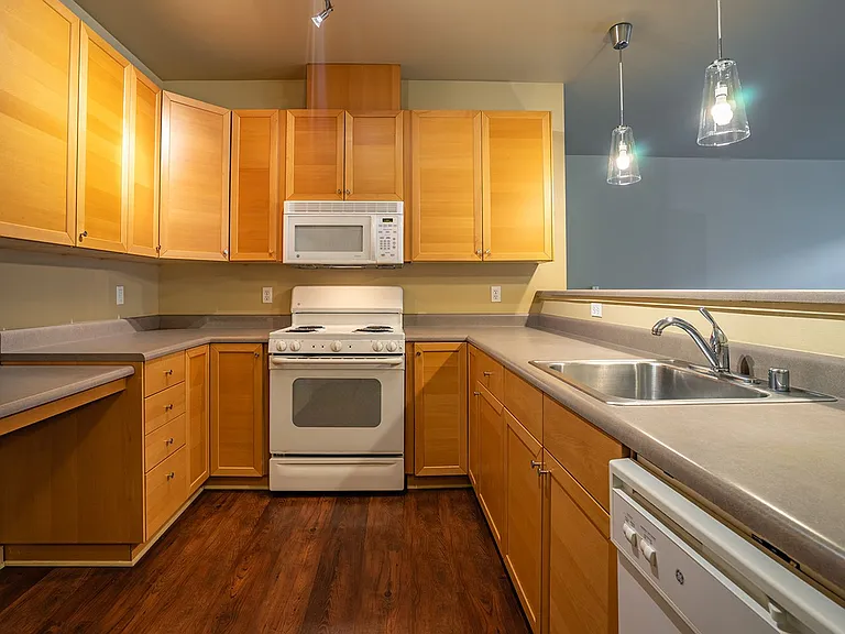 Saxe Apartments — Photo 45