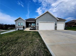 13405 Oakbrook Dr, Kearney, MO 64060