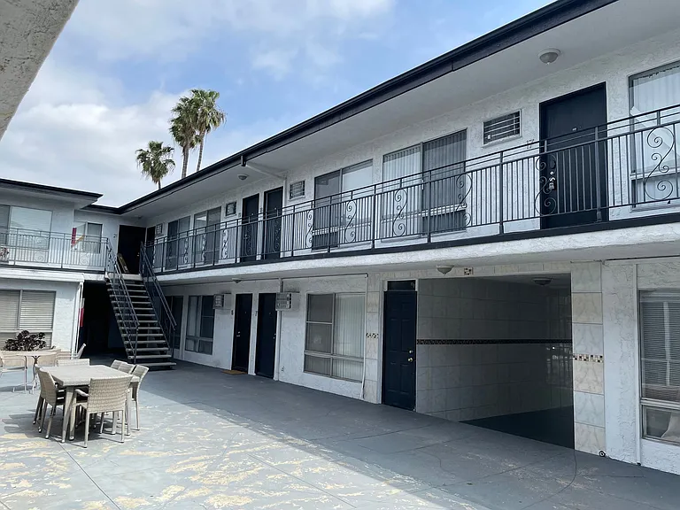 Jordan Court Apartments — Photo 10