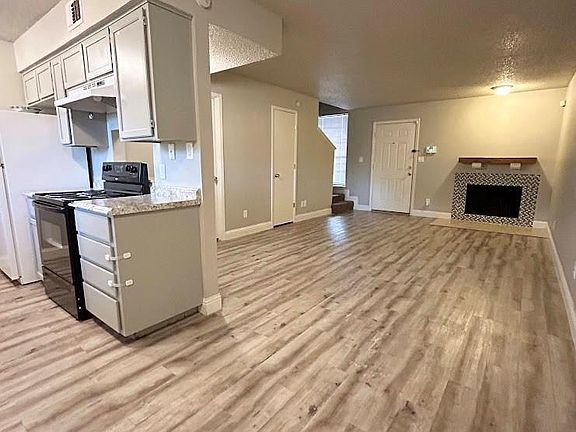 3rd image of 3741 Bonnie Dr APT D