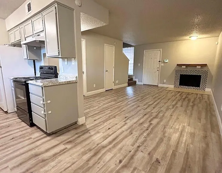 3741 Bonnie Dr #D — Photo 3