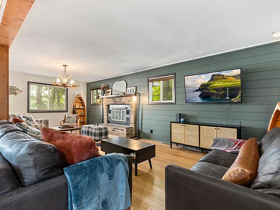 3rd image of 33338 W Shamineau Dr